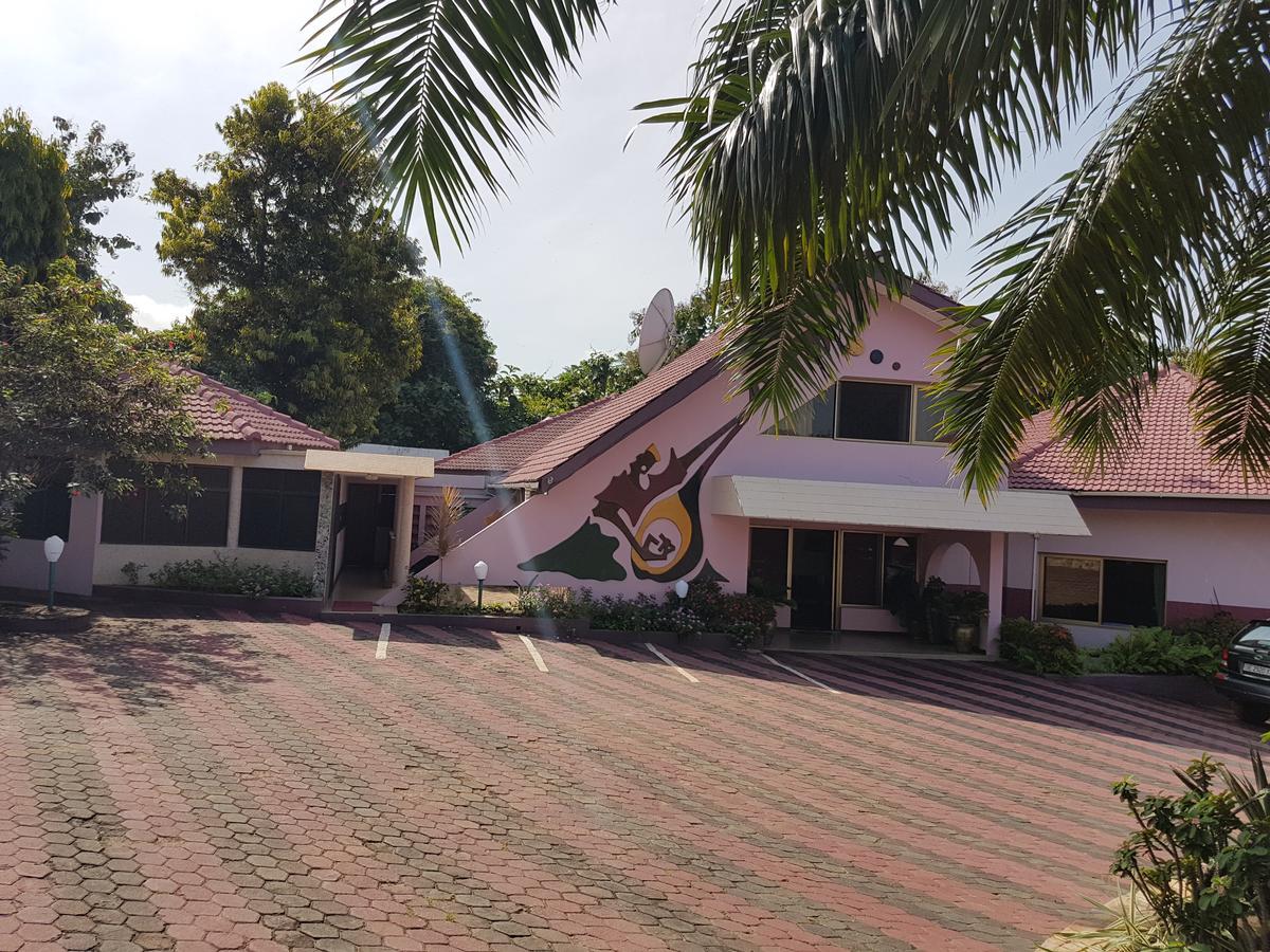 Royal Basin Resort Kumasi Bagian luar foto